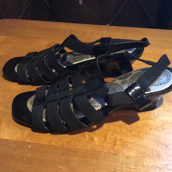 Black sandals with heels - Picture 2 of 4